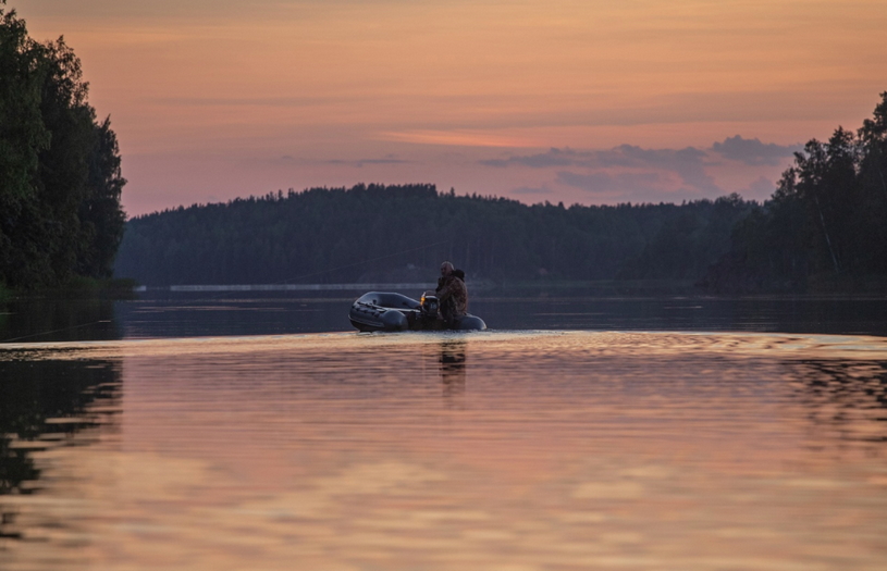 Озеро в Ленинградской области, закат, ловля на спиннинг