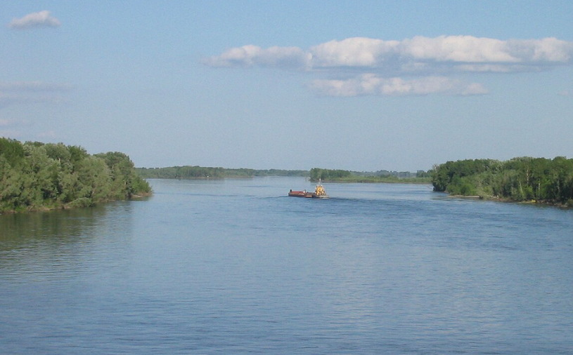 Река Обь в среднем течении, лето, природа