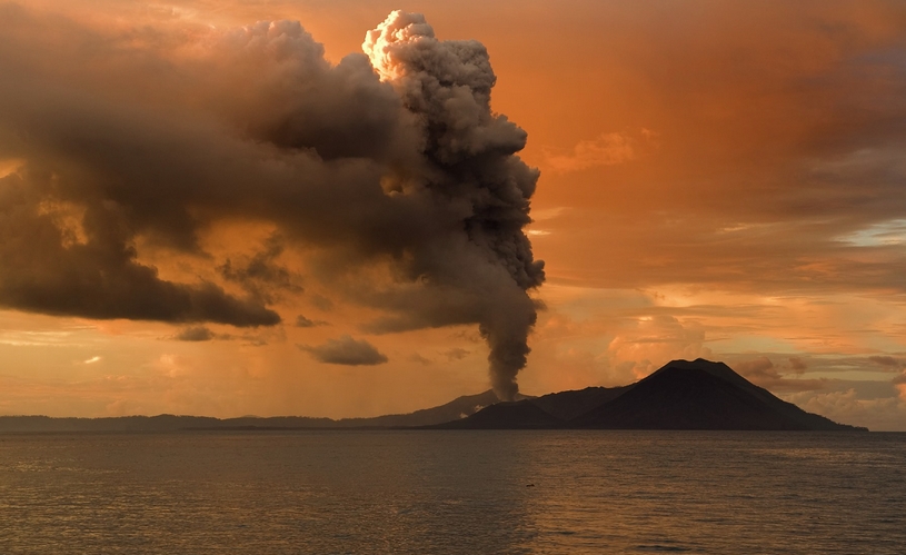 Архипелаг Бисмарка, извержение вулкана, красивое фото