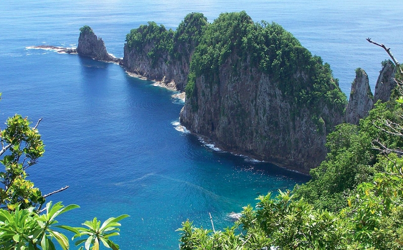 Архипелаг Самоа, остров Пола, красивый вид, океан и скалы