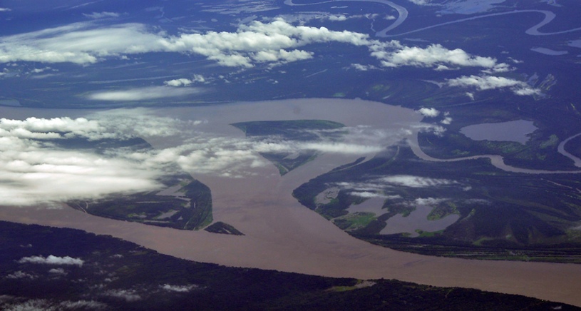 Амазонская низменность, русло реки с воздуха