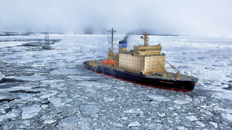 Северный Ледовитый океан, ледокол, парусник,зима