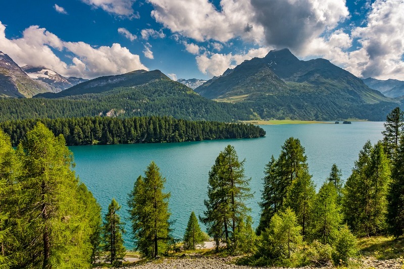 Озеро в Швейцарии, горы, красиво